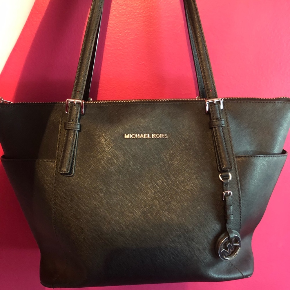 SALE!!!!!! 🎉🎉🎉🎉MICHAEL KORS LARGE JET SET TOTE